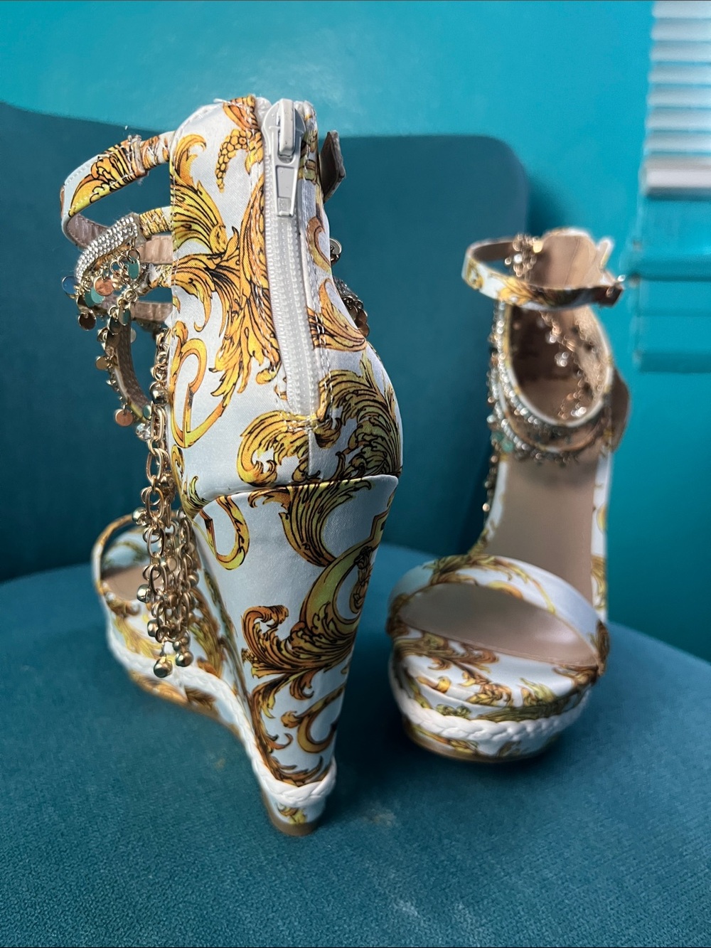 Women's White and Gold Embellished Gold Wedge Sandals Size 9.5 - Picture 5 of 7